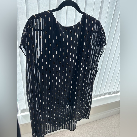 Top - Picture 2 of 3